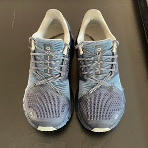 On Running shoes. Cloudstratus. Size 5.5